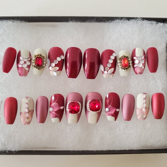 Luxurious press-on Nails - Picture 4 of 7